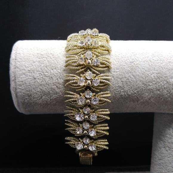 Coro Pegasus Clear Rhinestone Wide Bracelet, Gold Plated, 1950s Vintage Jewelry - Picture 5 of 10